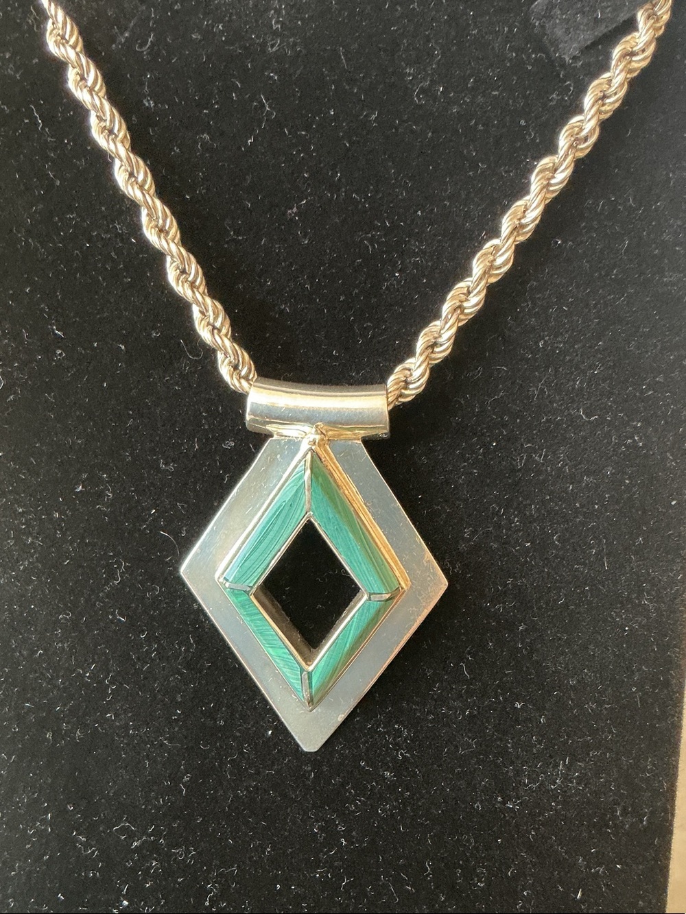 Elegant Geometric Green Pendant silver Necklace - Unbranded